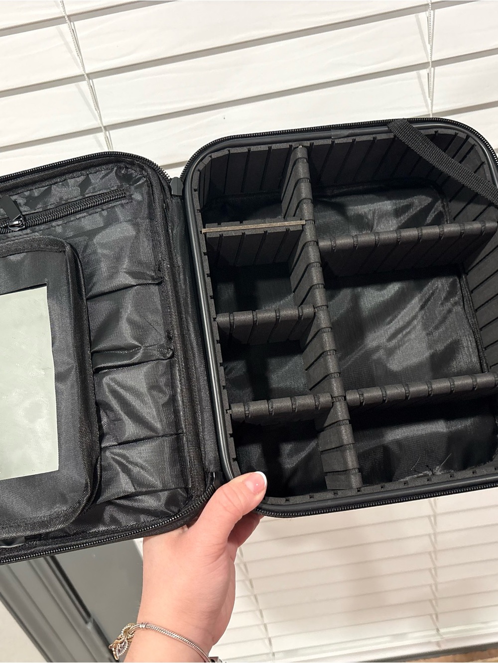 Source Unknown Black Travel Cosmetic Case with Dividers